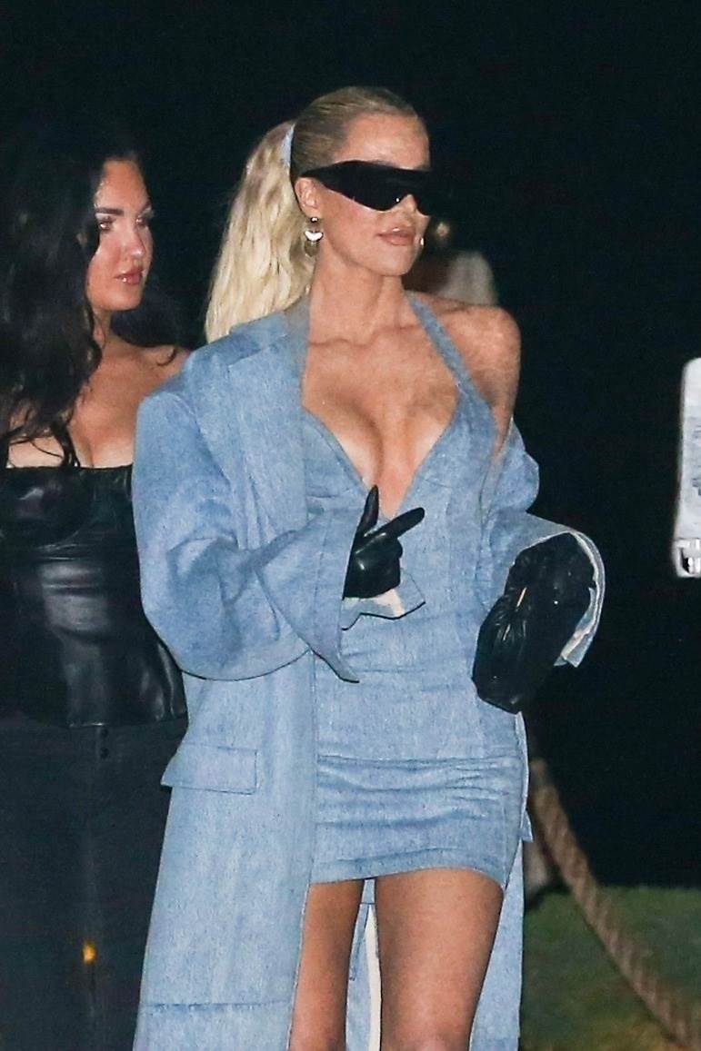 Khloe Kardashian pokazala fit formu u traper haljinici