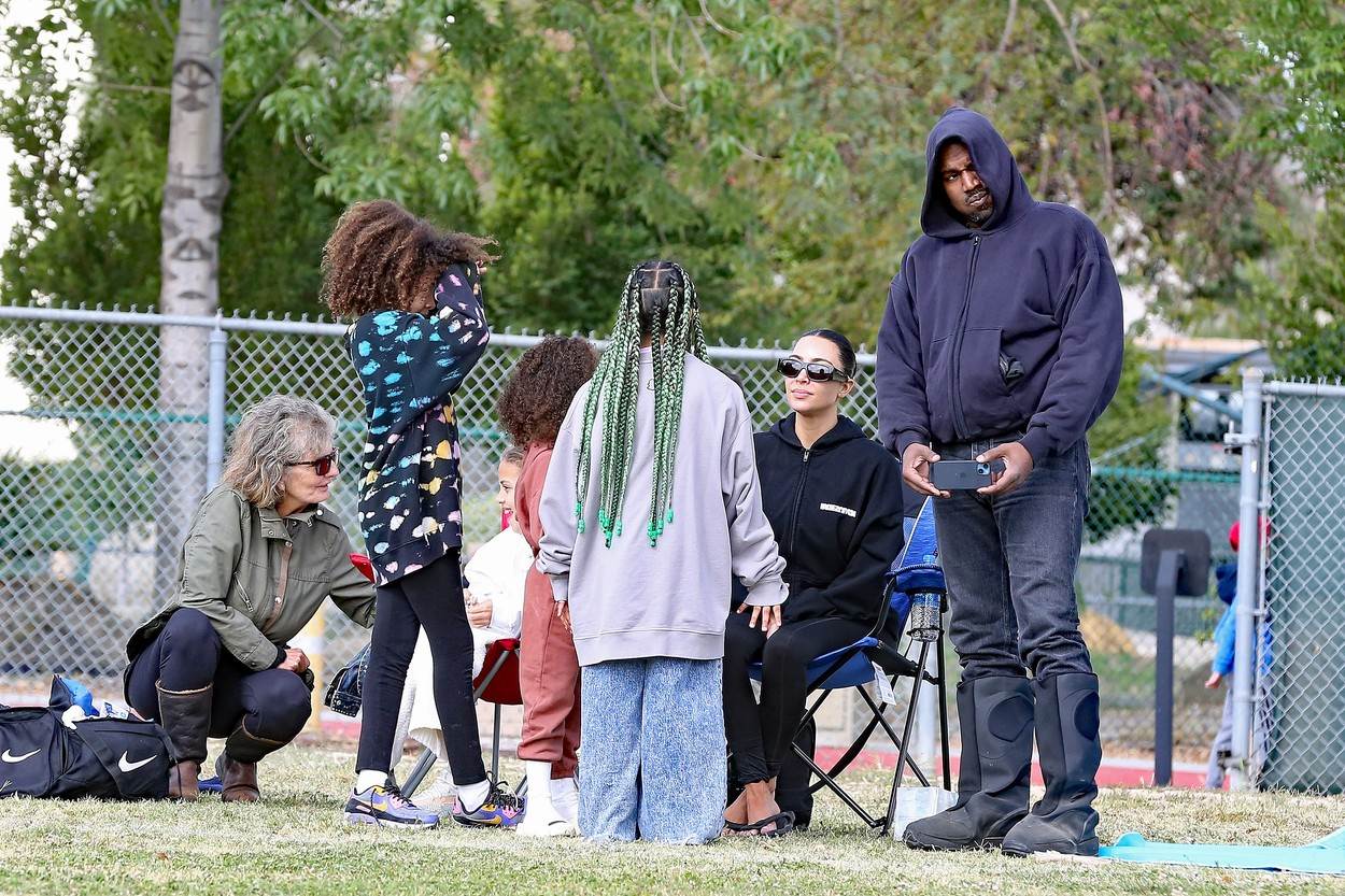Kim Kardashian i Kanye West na utakmici sina Sainta