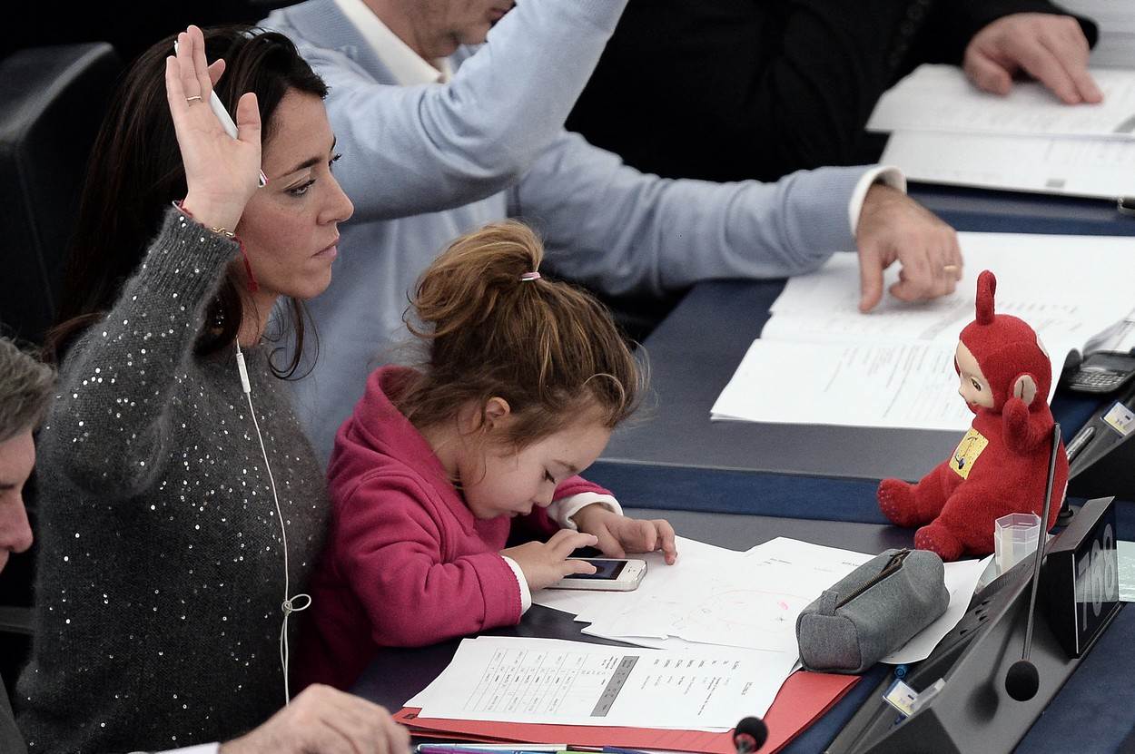 Talijanska političarka Licia Ronzulli s djetetom u Parlamentu