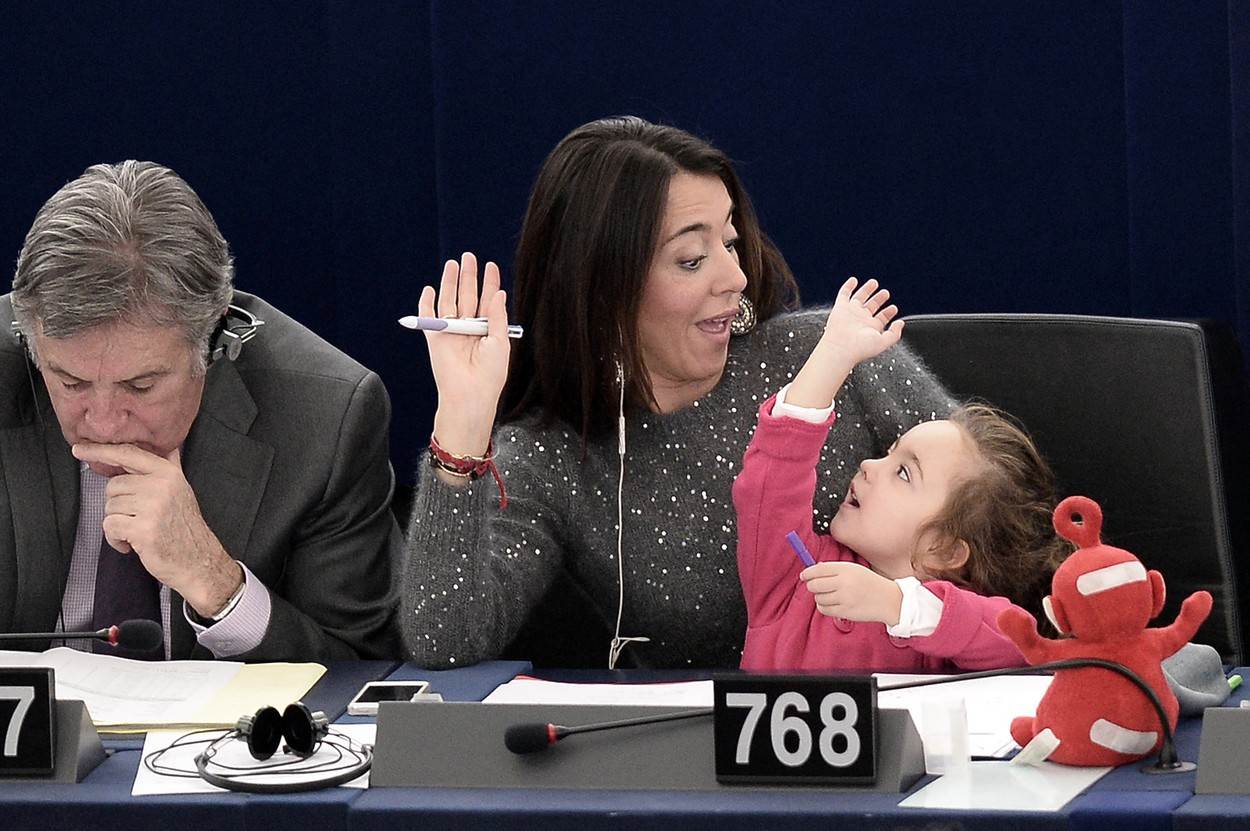 Talijanska političarka Licia Ronzulli s djetetom u Parlamentu