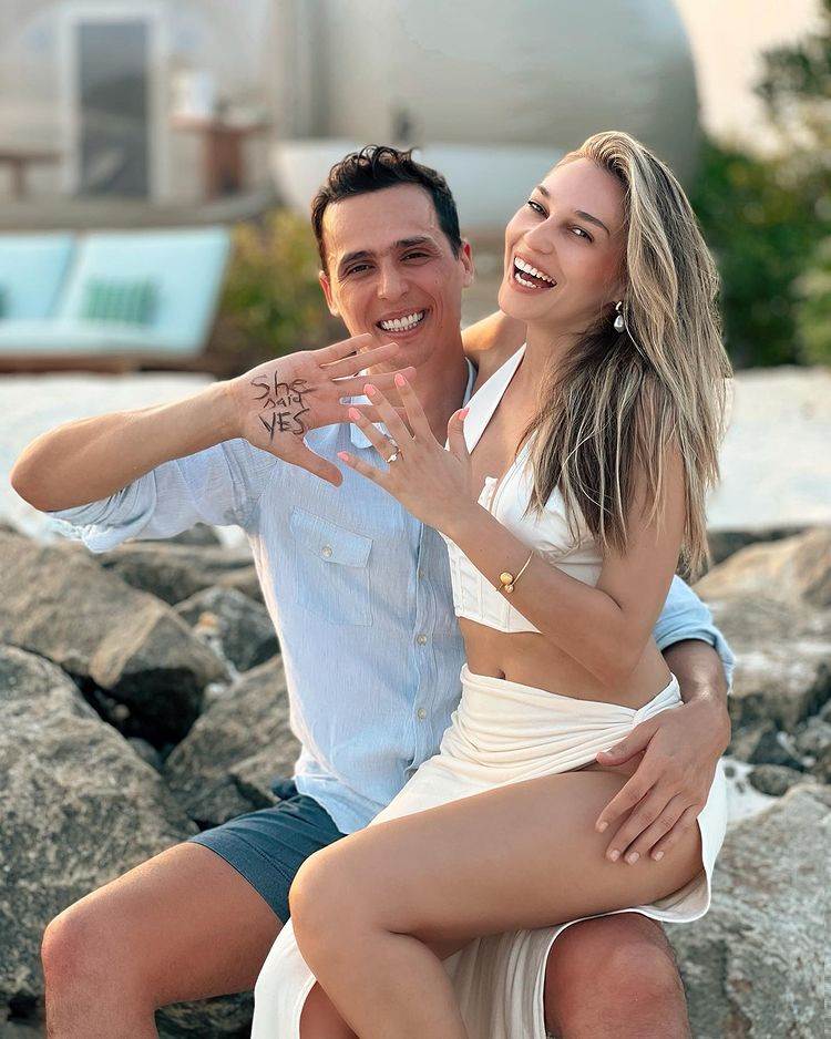 Sonja Kovač se za Gorana Mandića zaručila na Maldivima.jpg