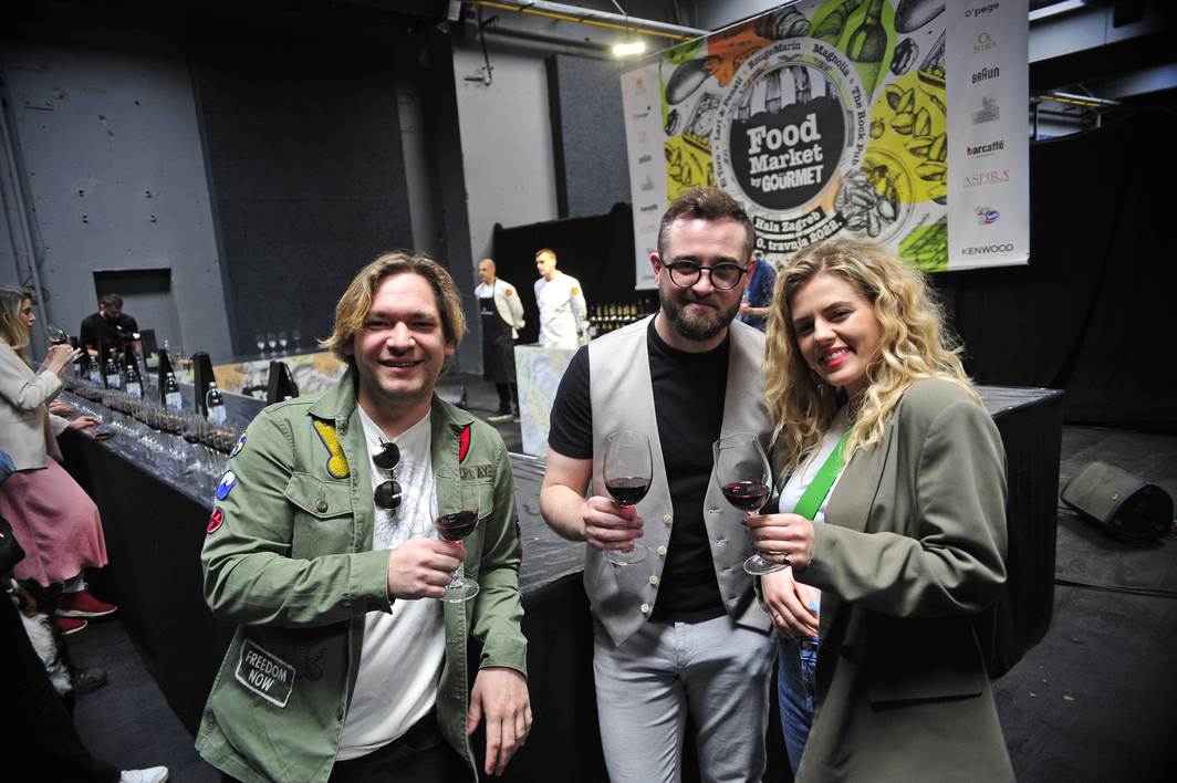 Kušanje vina na Food Marketu by StoryGourmet