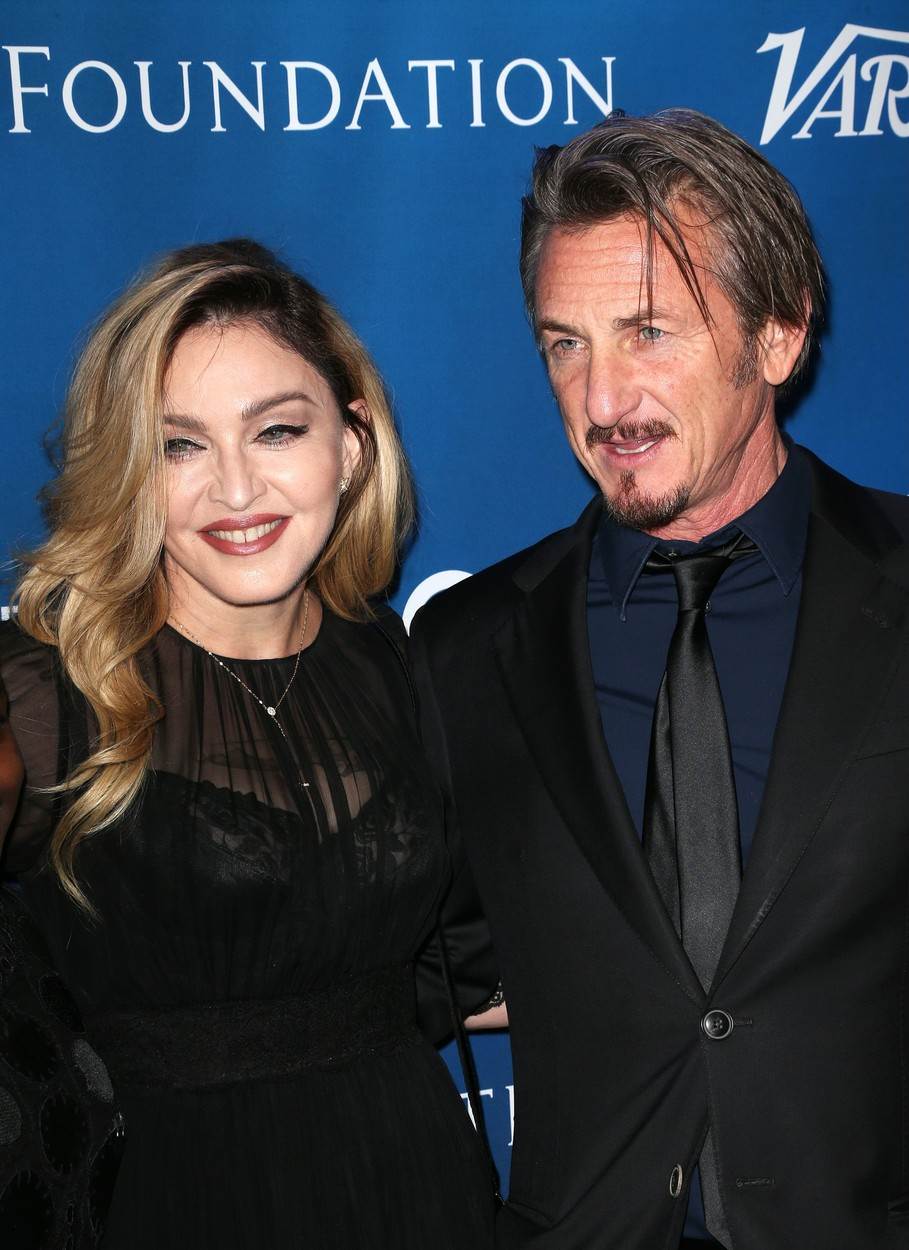 Sean Penn pokazao 34 godine mlađu djevojku