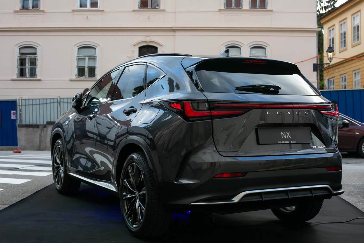 Lexus storybook_DK-10.jpg