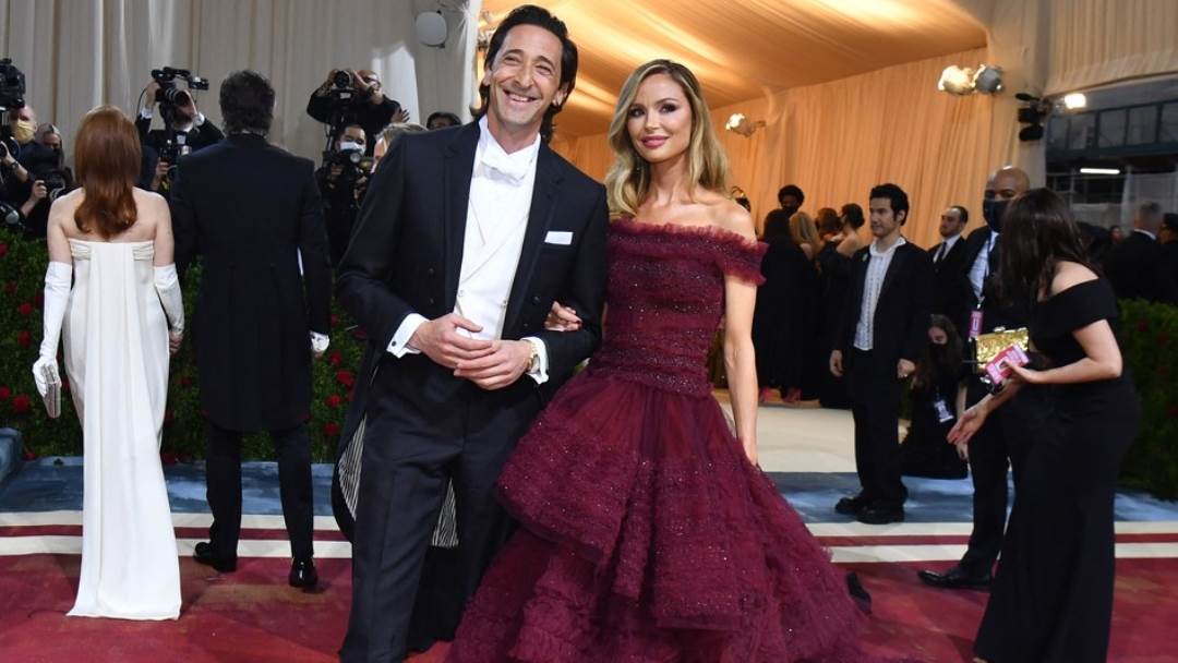 Adrien Brody i Georgina Chapman na Met Gali 2022.