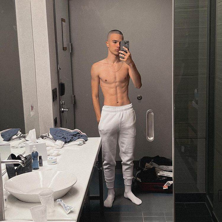 Mihajlo Veruović Voyage mlada je glazbena zvijezda