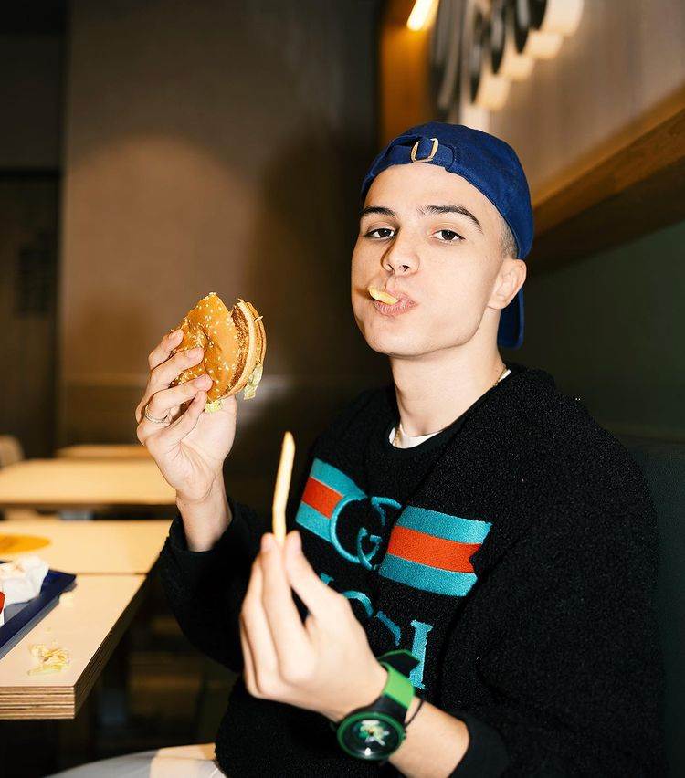 Mihajlo Veruović Voyage mlada je glazbena zvijezda