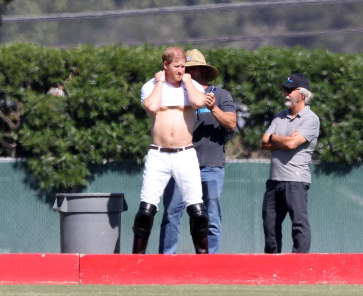 Kako članovi kraljevske obitelji izgledaju bez odjeće