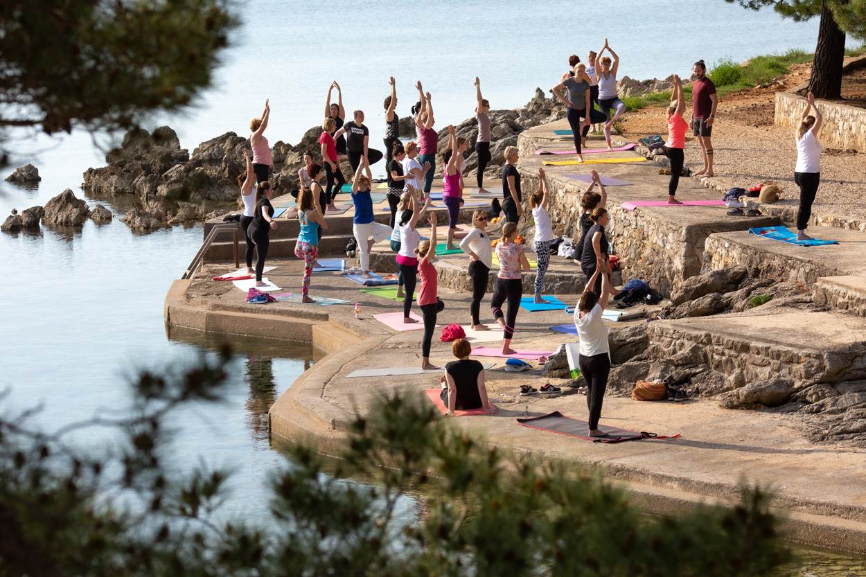 SENSA YOGA BALANCING RETREAT NA OTOKU VITALNOSTI: Pogledajte kako nam je bilo na Lošinju