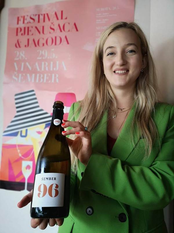 LUCIJA ŠEMBER_PJENUŠAC BABA DRAGA.jpg