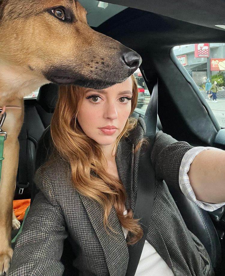 Natasha Bassett je nova djevojka Elona Muska