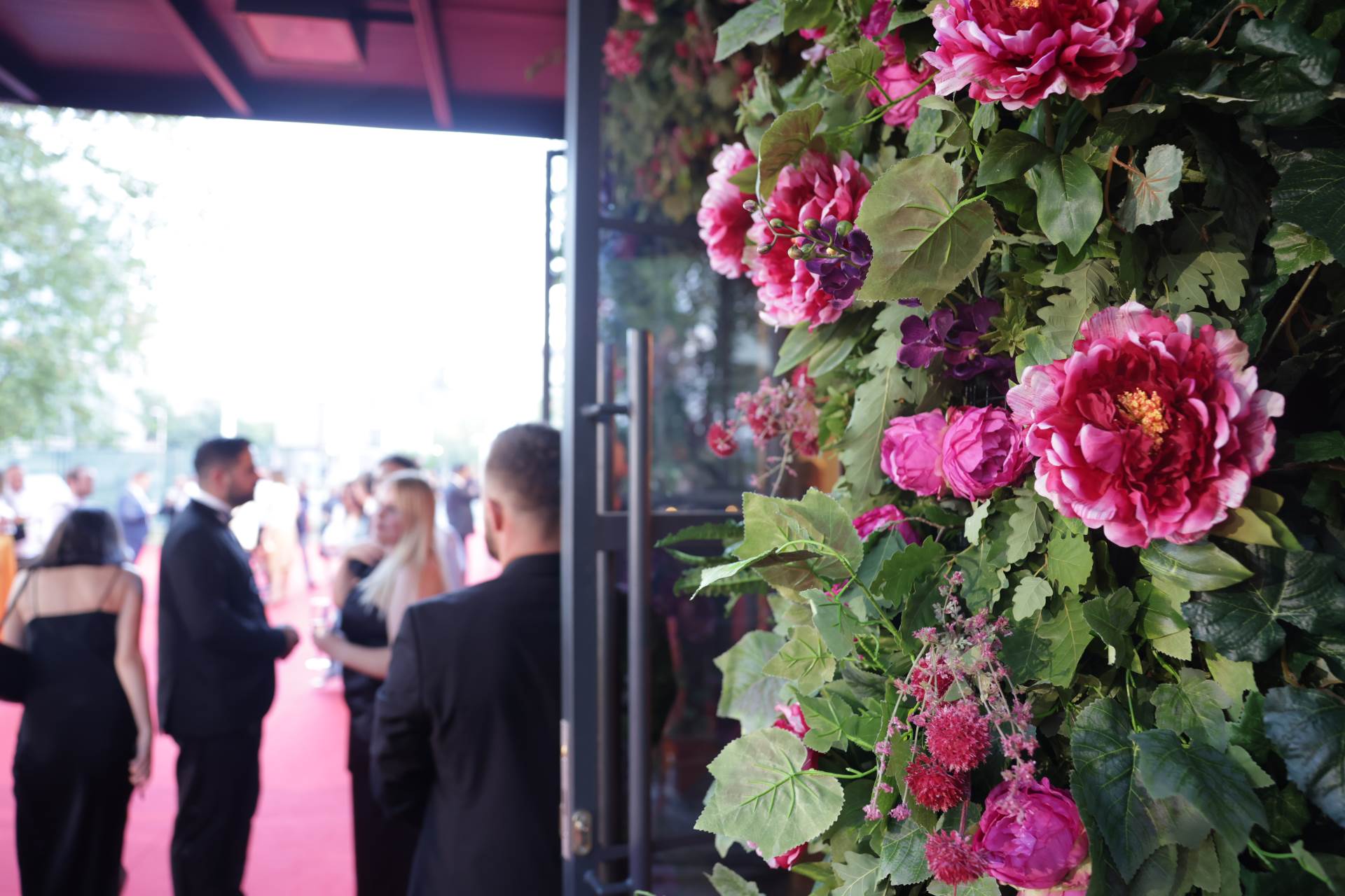 Cvjetna instalacija s potpisom Lela Design.JPG