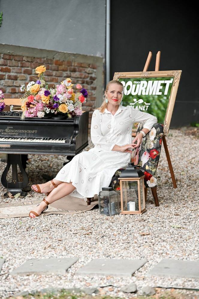 voditeljica Barbara Kolar(1).jpg