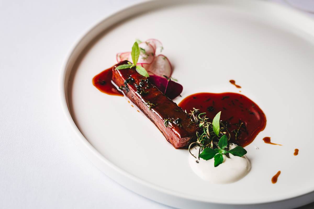 Goveđi jezik, umak od sušene govedine i divljeg začinskog bilja (2).jpg