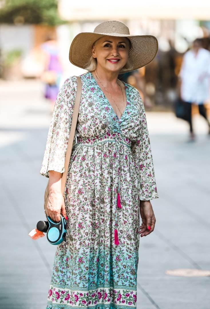 Ankica Dobrić maxi haljinu kombinirala je sa natikačama.jpg