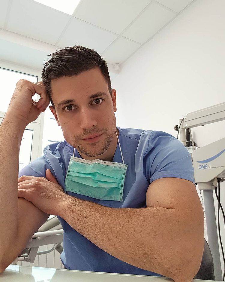 Vasilije Vujović najzgodniji je srpski liječnik