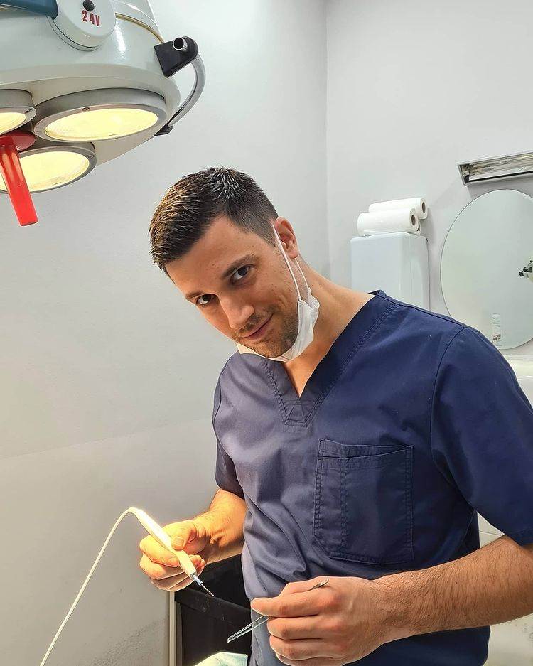 Vasilije Vujović najzgodniji je srpski liječnik