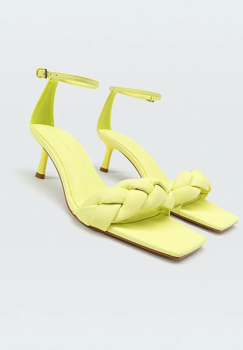 Prošivene isprepletene sandale s potpeticom