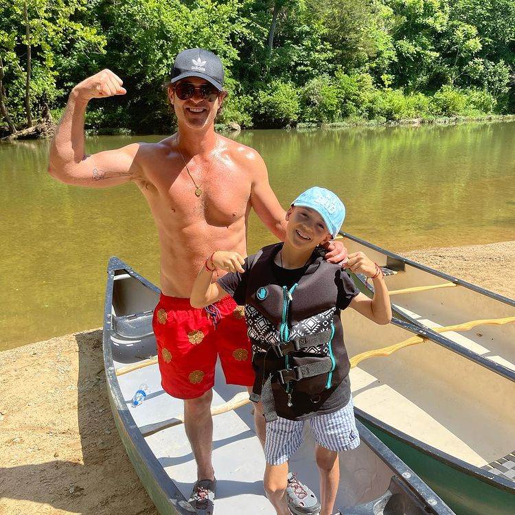 Robin Thicke u vezi je s April Love Geary