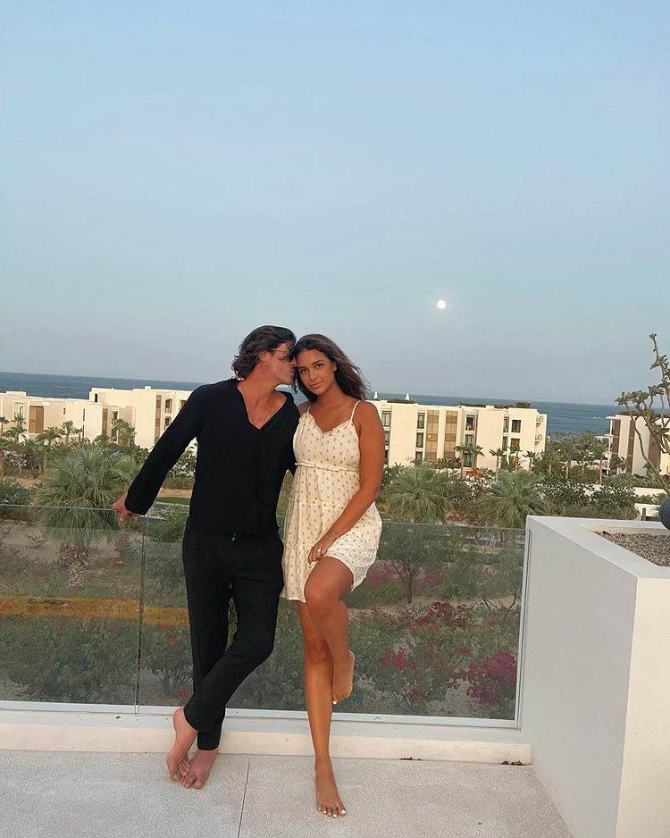 Robin Thicke u vezi je s April Love Geary