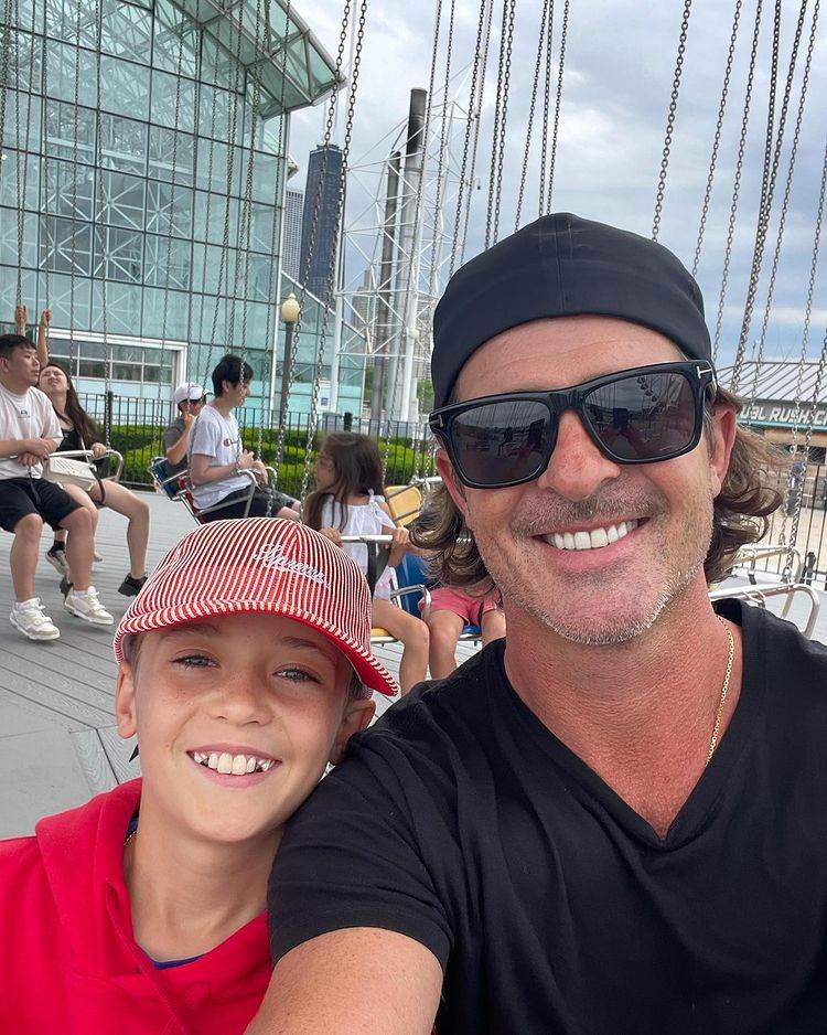 Robin Thicke u vezi je s April Love Geary