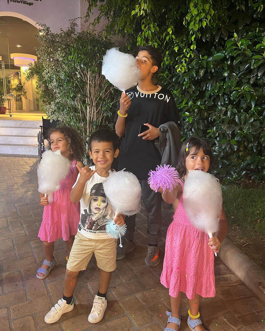 Georgina Rodriguez s djecom na Sardiniji