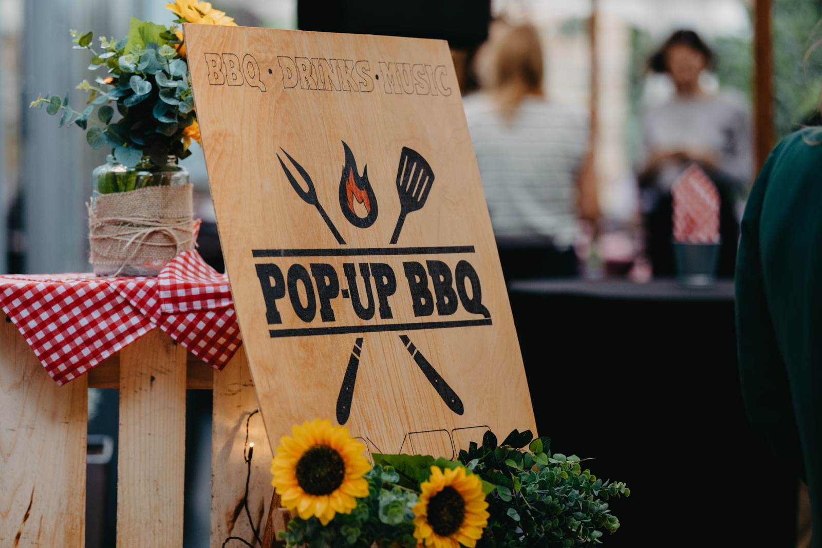 BBQ party na terasi OXBO restorana