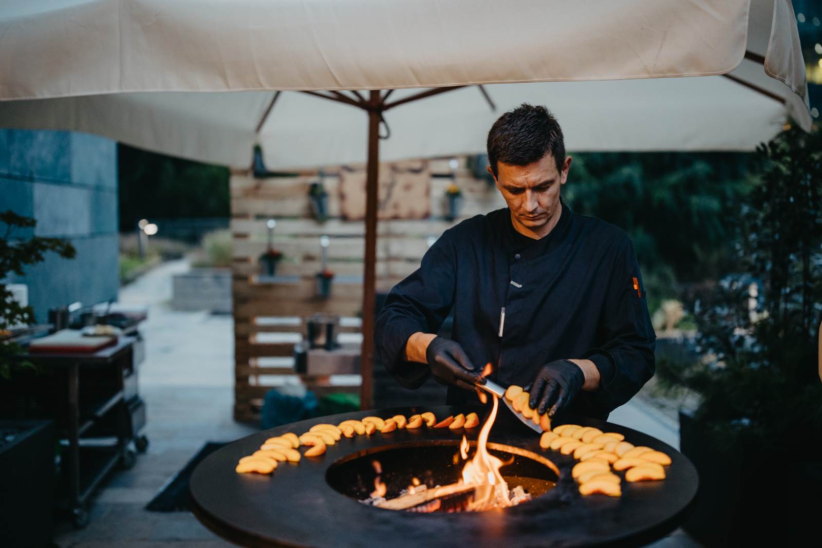 BBQ party na terasi OXBO restorana