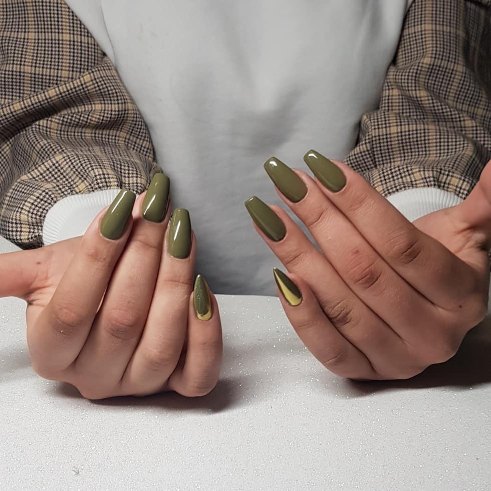 Maslinasto zeleni nokti za jesen