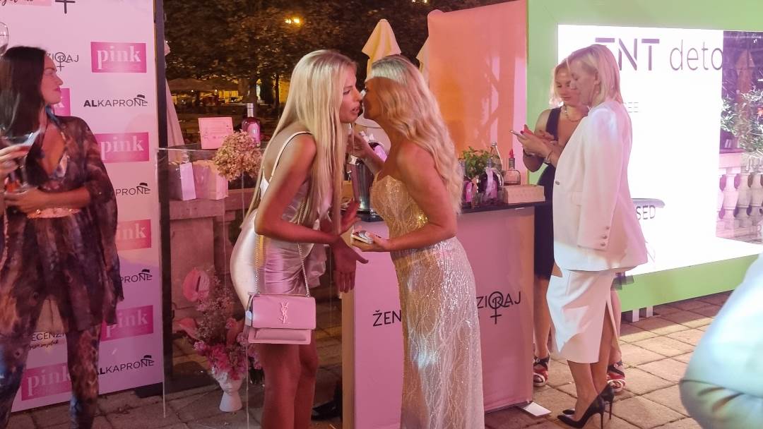Vlatka Pokos i Tina Katanić
