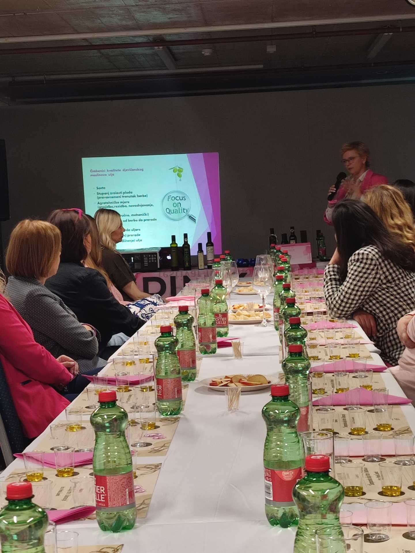 15 Radionica maslinovih ulja Green in Pink.jpg