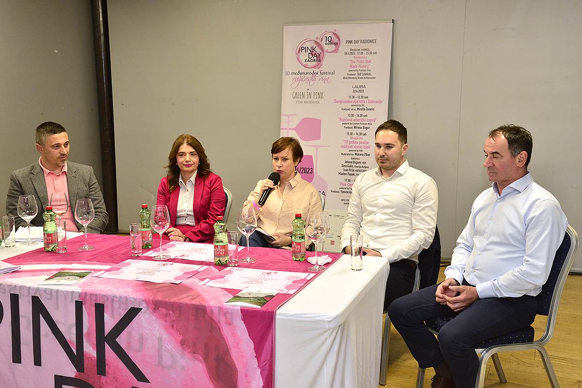 16 Okrugli stol moderirala je Morana Zibar.jpg