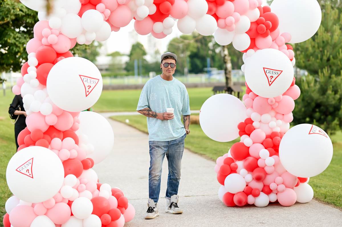 GUESS (79).jpg