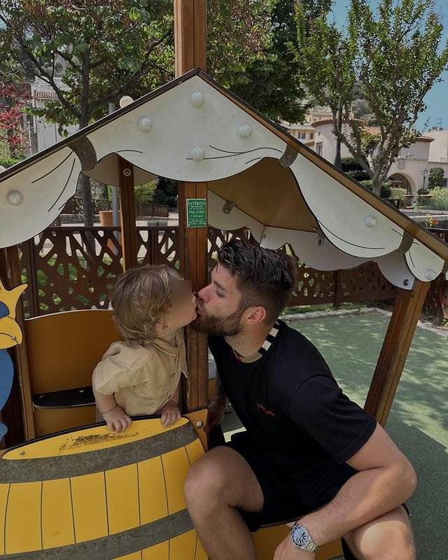 Obiteljske fotografije Duje Ćalete Cara i Adriane Ćalete Car