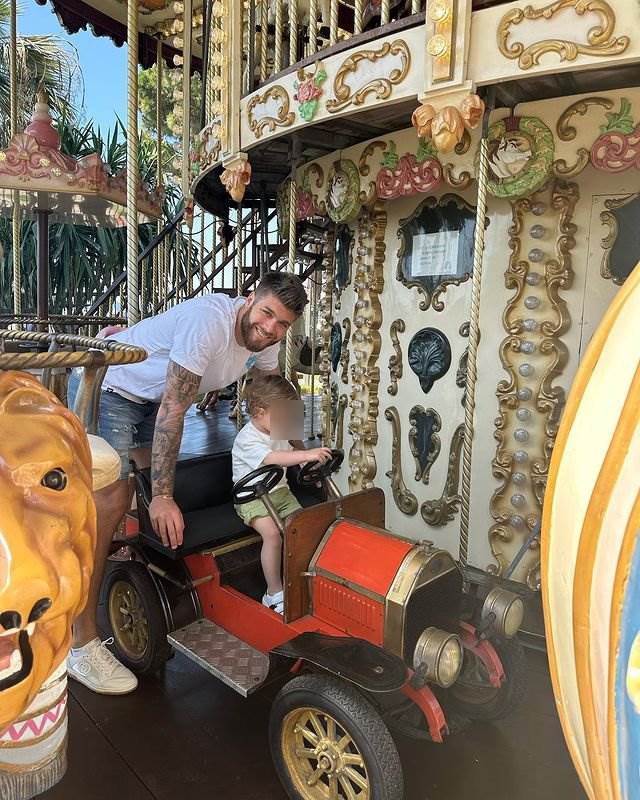 Obiteljske fotografije Duje Ćalete Cara i Adriane Ćalete Car