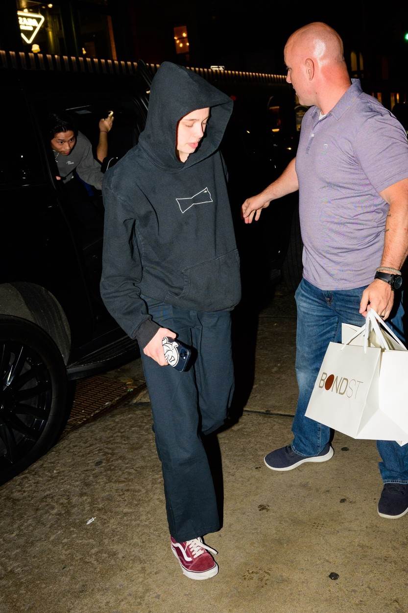 Shiloh Jolie Pitt snimljena u izlasku s braćom