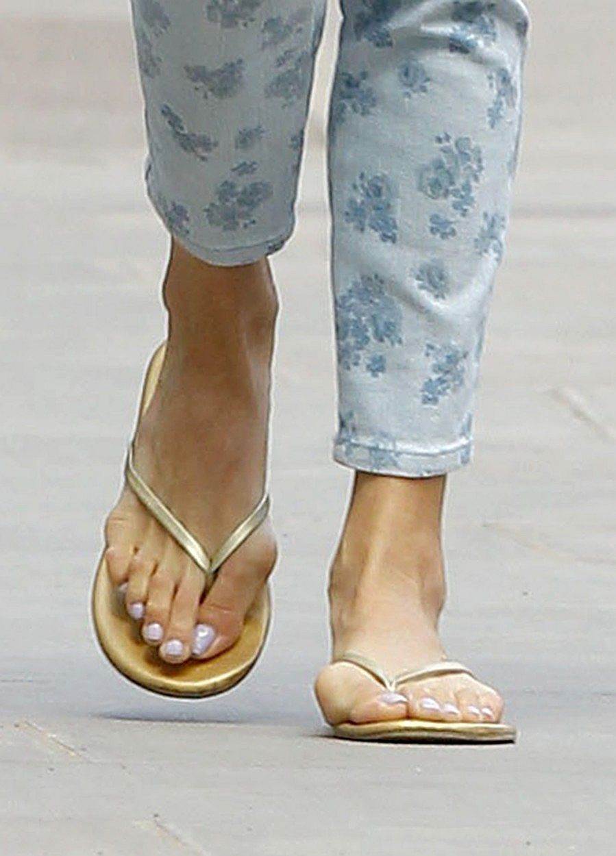Stopala Amal Clooney.jpg