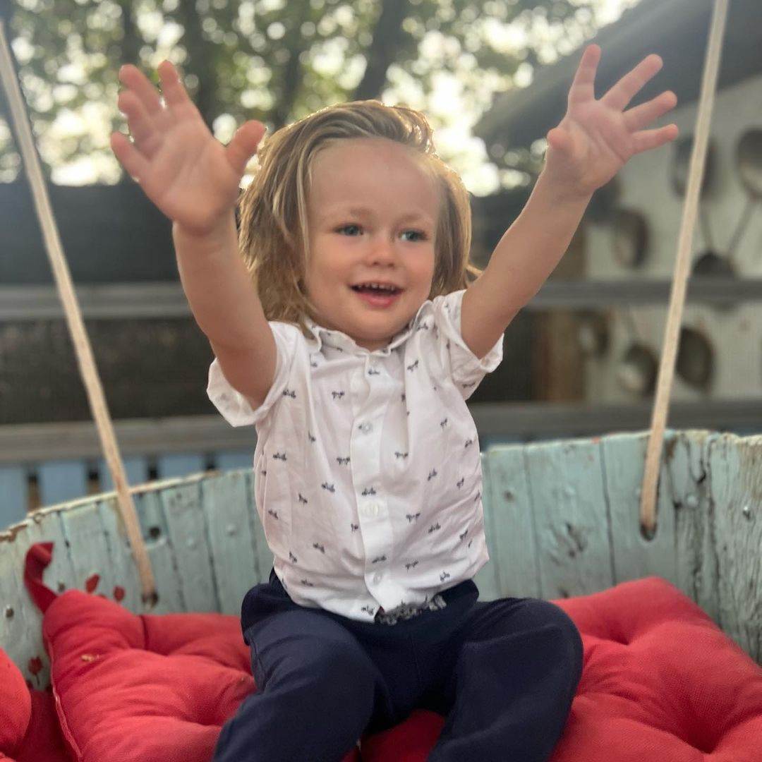 Bloom Tatarinov na ljuljačci