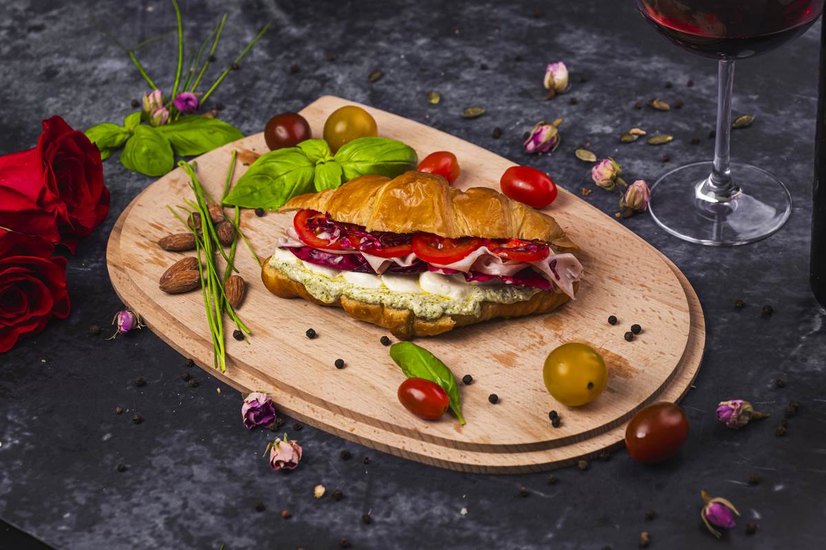 CROISSANT MORTADELA HARMONIE 1.jpg