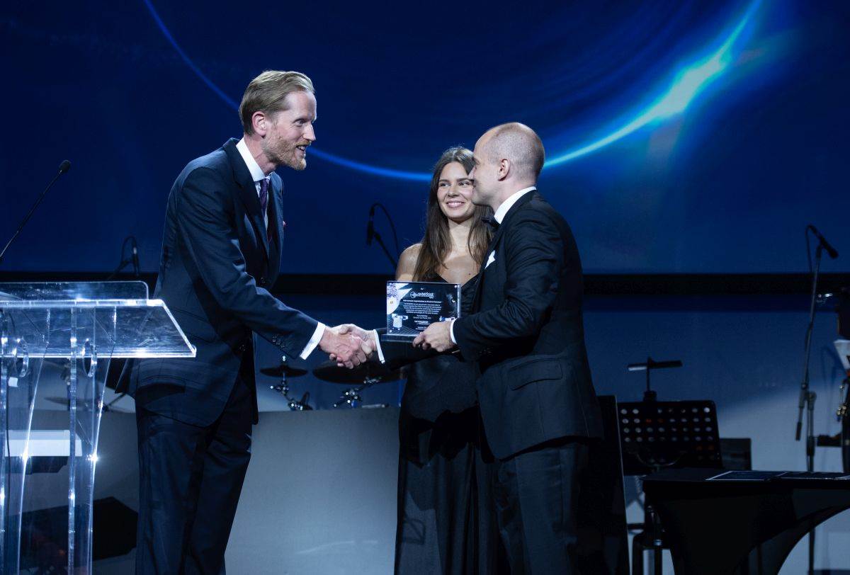 Ivan Gabric prima nagradu za izvrsnost.JPG