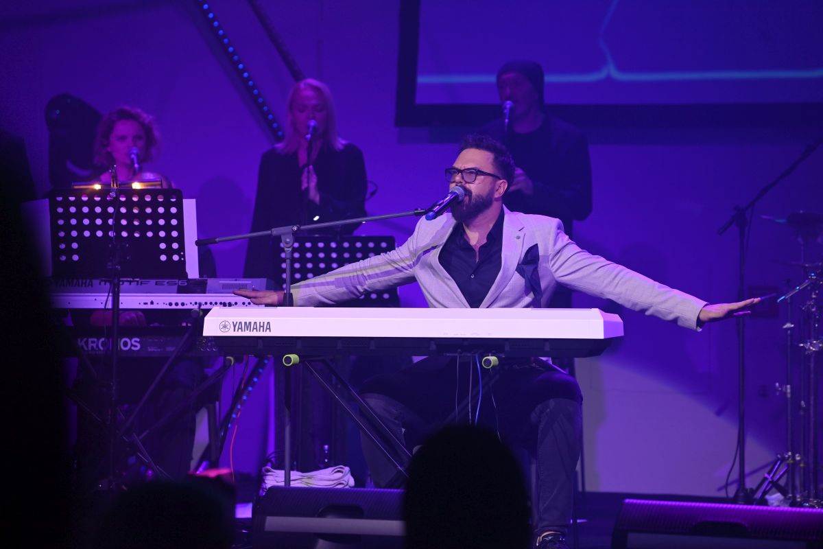 Petar Graso pjeva.JPG