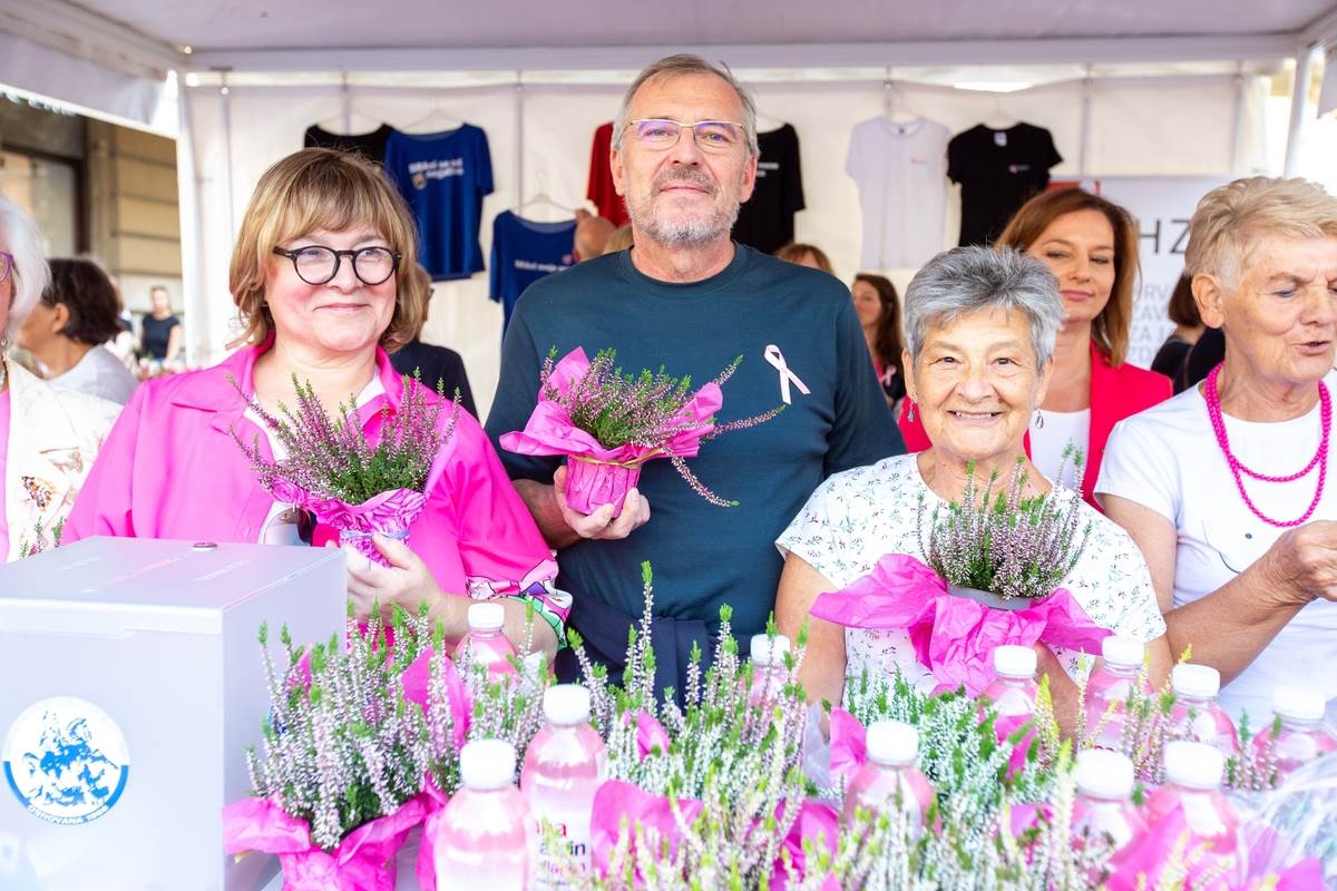 25 Krunoslav Capak i vrijedne dame HLPR.jpg