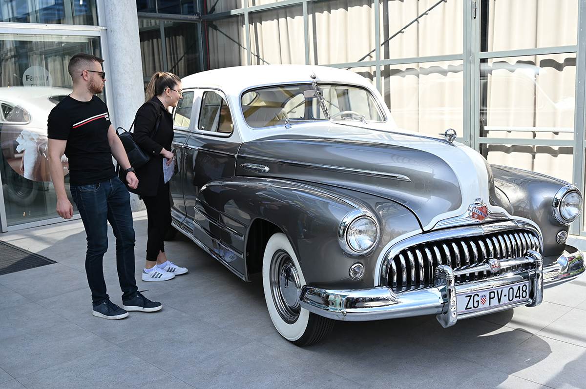OldTimer Vjenčanja Buick Special 1948.JPG