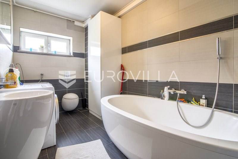 Stan Ive Šarić i Jerka Leke (7).jpg