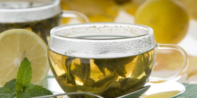 Zeleni čaj pomaže kod problema s masnom kosom