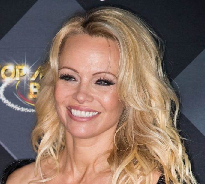 Pamela Anderson prvi put pokazala 22 godine starijeg supruga