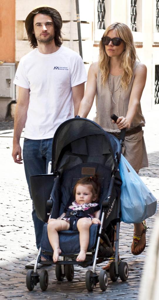 Sienna Miller i Tom Sturridge s kćeri