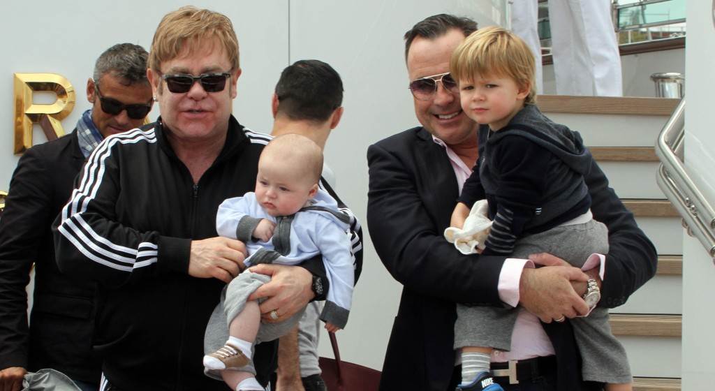 Elton John: 'Bio sam nasilno čudovište'