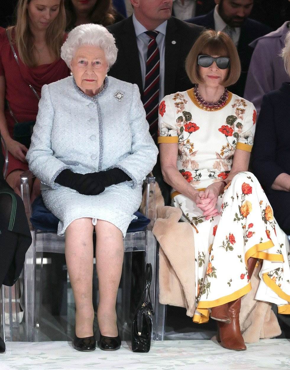 NIKAD NIJE KASNO Kraljica u 92. godini prvi put na tjednu mode