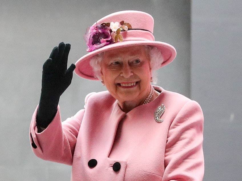 Kraljica prodaje alkohol da spriječi bankrot palače